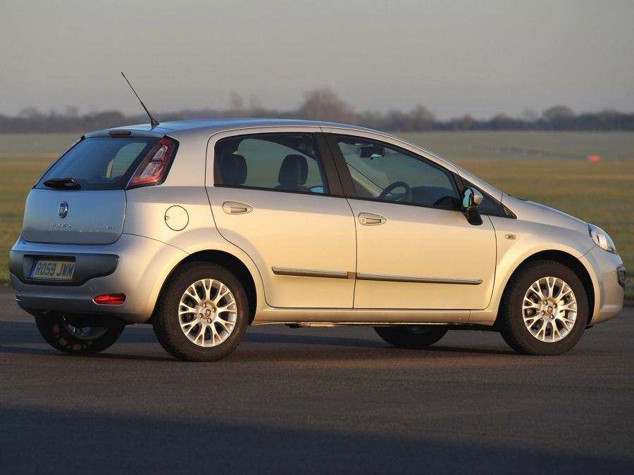  Fiat Punto Evo 5-Door 2010 года  (UK) (фото 11 из 16)